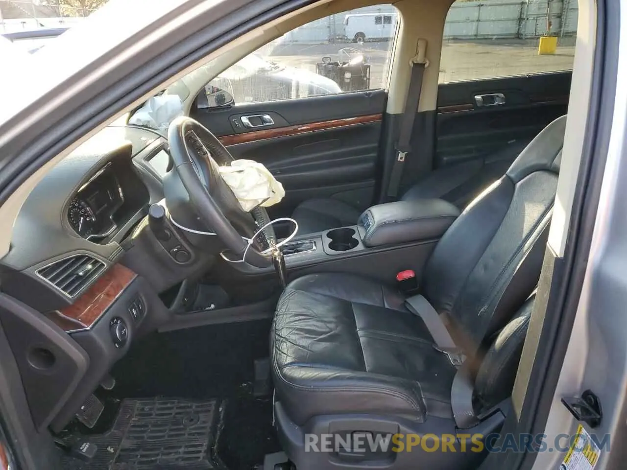 7 Photograph of a damaged car 2LMHJ5AT5KBL03170 LINCOLN MKT 2019