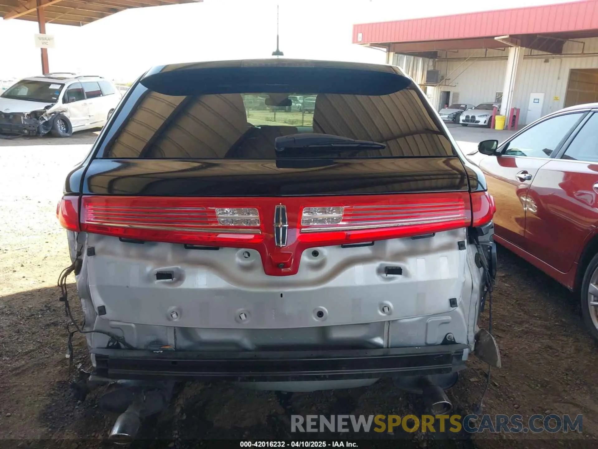 16 Photograph of a damaged car 2LMHJ5AT6KBL02240 LINCOLN MKT 2019