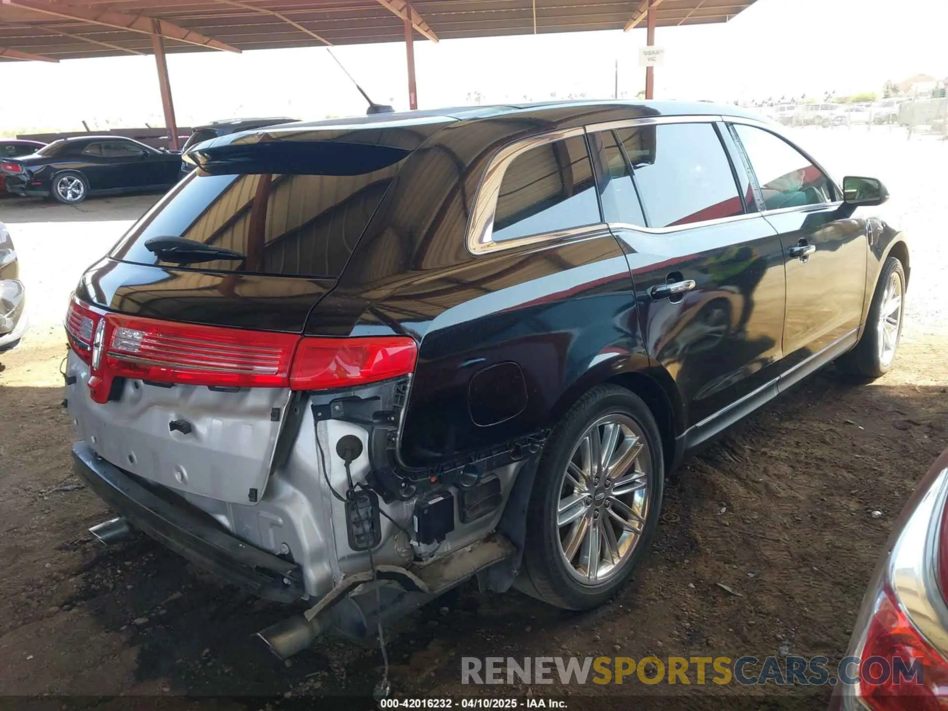 4 Photograph of a damaged car 2LMHJ5AT6KBL02240 LINCOLN MKT 2019