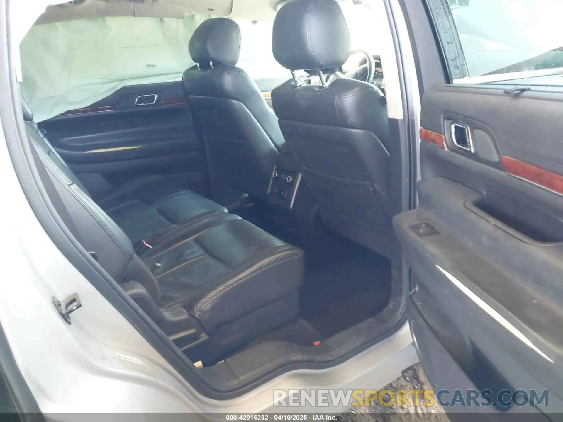 8 Photograph of a damaged car 2LMHJ5AT6KBL02240 LINCOLN MKT 2019