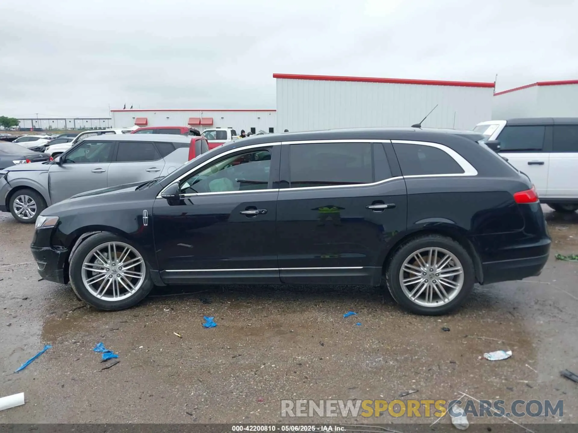 14 Photograph of a damaged car 2LMHJ5AT9KBL00224 LINCOLN MKT 2019