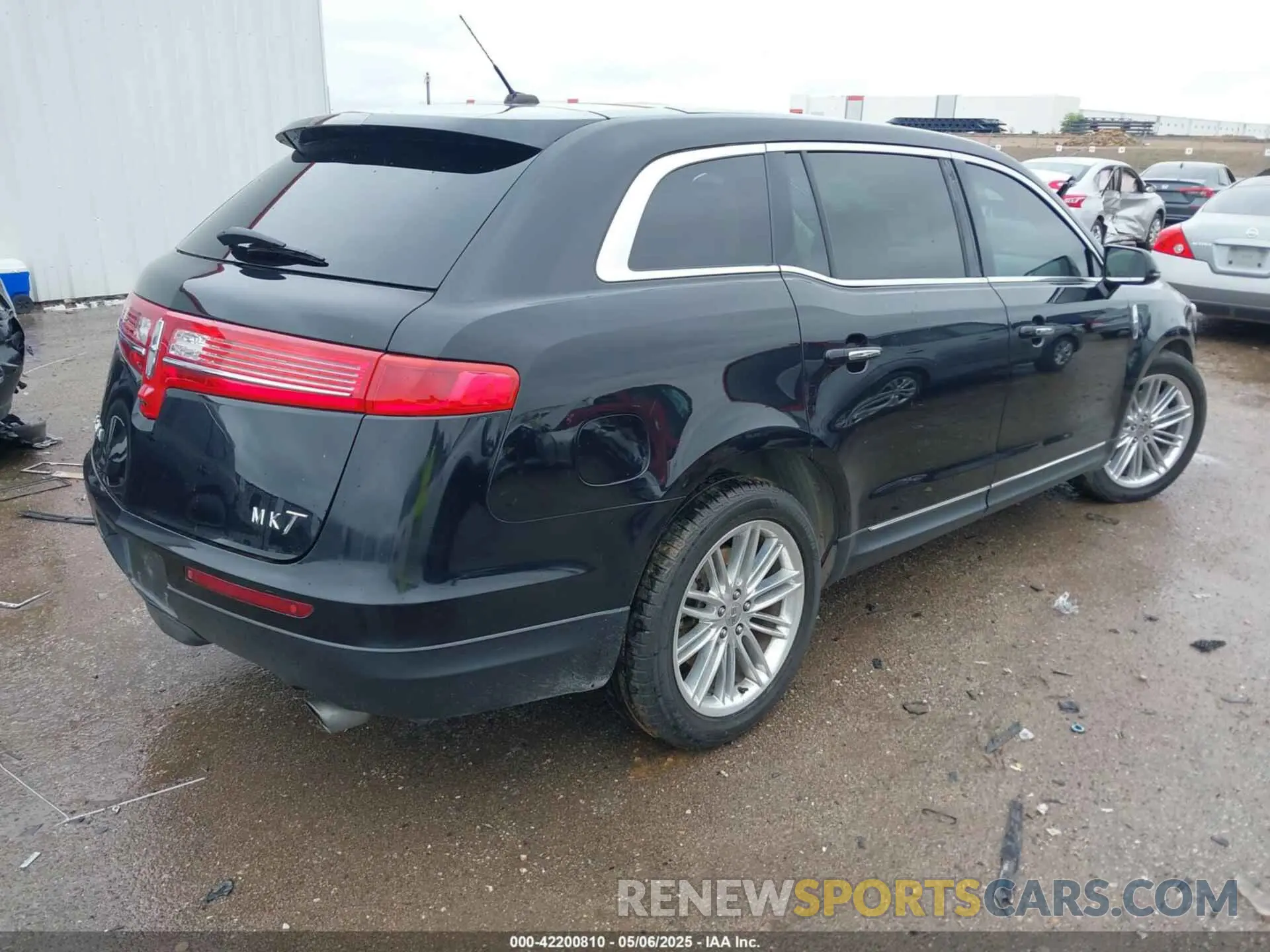 4 Photograph of a damaged car 2LMHJ5AT9KBL00224 LINCOLN MKT 2019