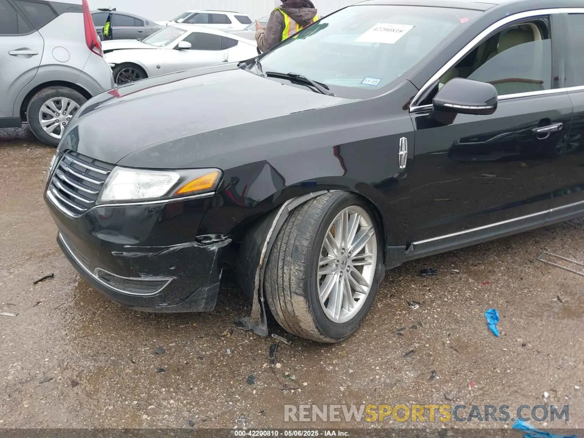 6 Photograph of a damaged car 2LMHJ5AT9KBL00224 LINCOLN MKT 2019