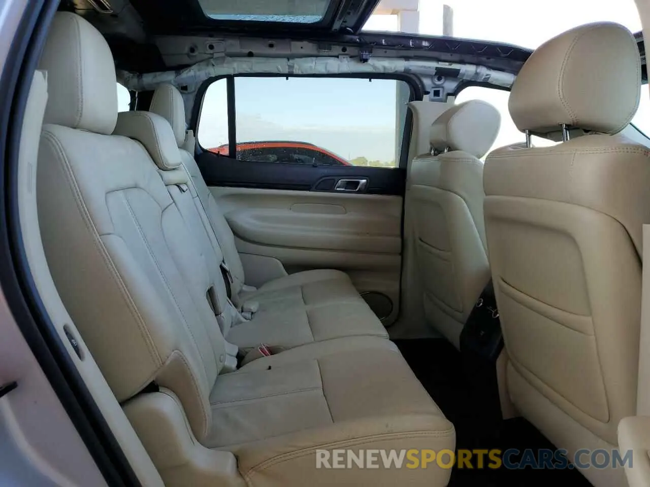 11 Photograph of a damaged car 2LMHJ5ATXKBL04167 LINCOLN MKT 2019