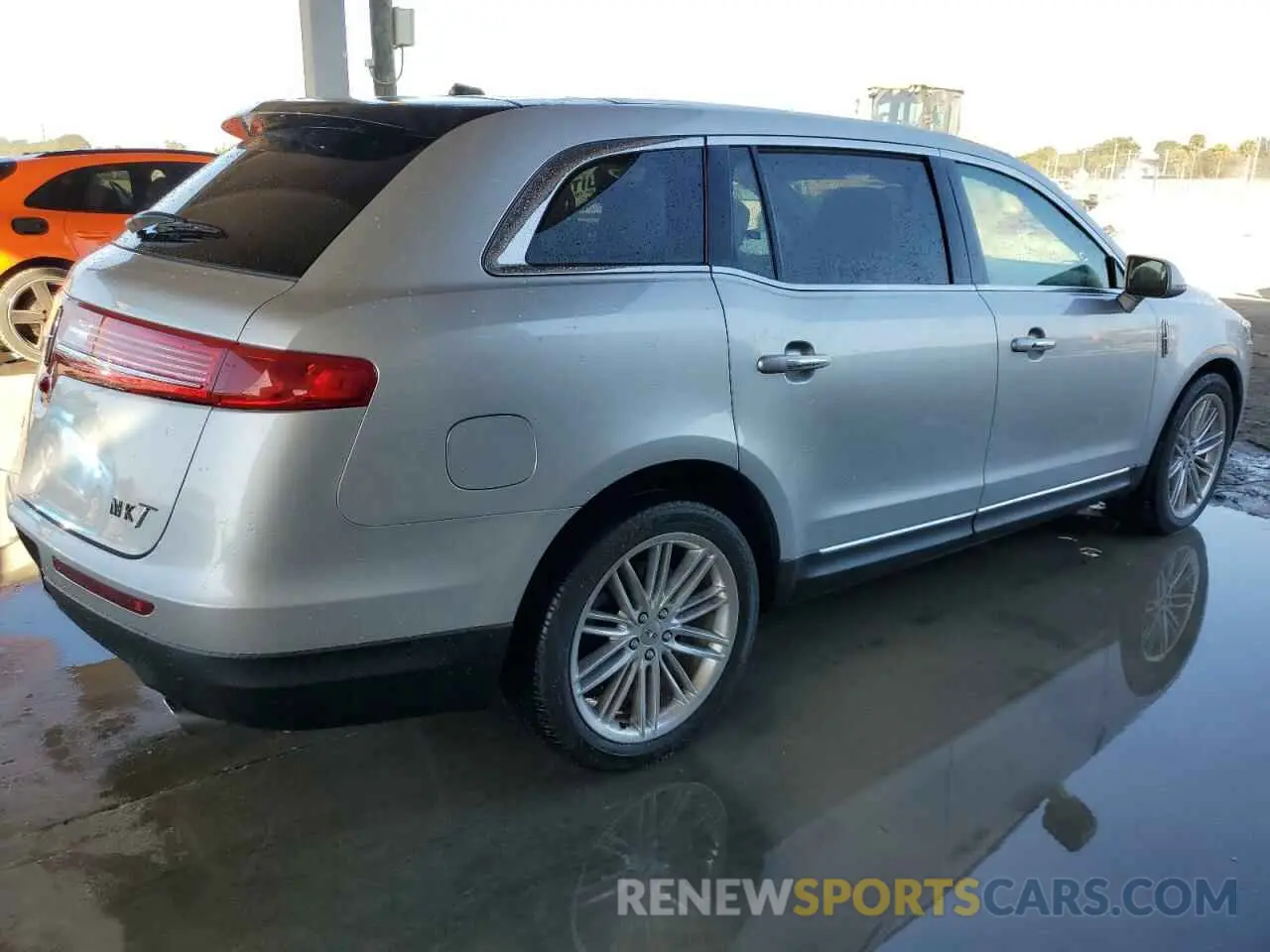 3 Photograph of a damaged car 2LMHJ5ATXKBL04167 LINCOLN MKT 2019