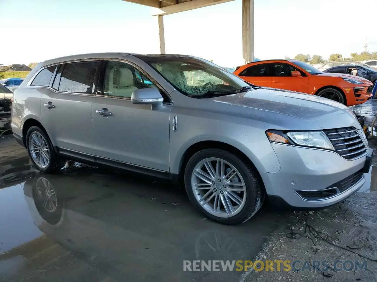 4 Photograph of a damaged car 2LMHJ5ATXKBL04167 LINCOLN MKT 2019