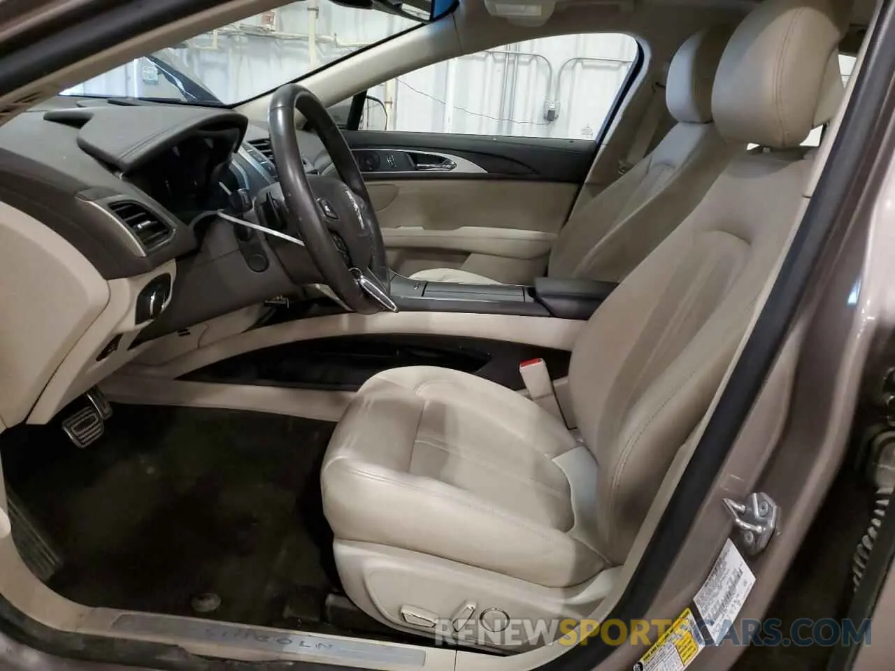 7 Photograph of a damaged car 3LN6L5C92KR629623 LINCOLN MKZ 2019