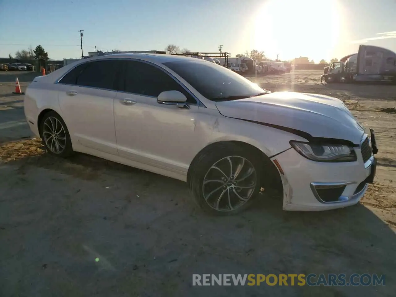 4 Фотография поврежденного автомобиля 3LN6L5C95KR602349 LINCOLN MKZ 2019