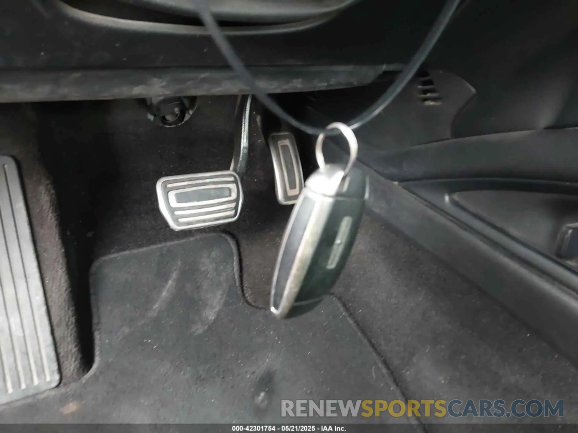 11 Photograph of a damaged car 3LN6L5D91KR606901 LINCOLN MKZ 2019