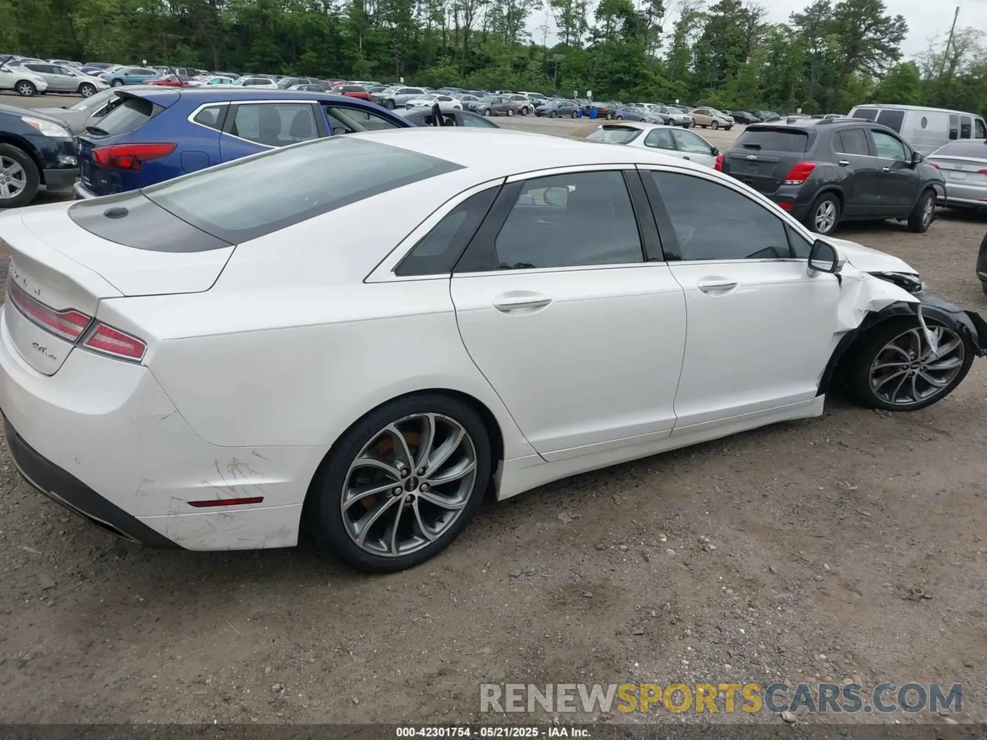 4 Photograph of a damaged car 3LN6L5D91KR606901 LINCOLN MKZ 2019