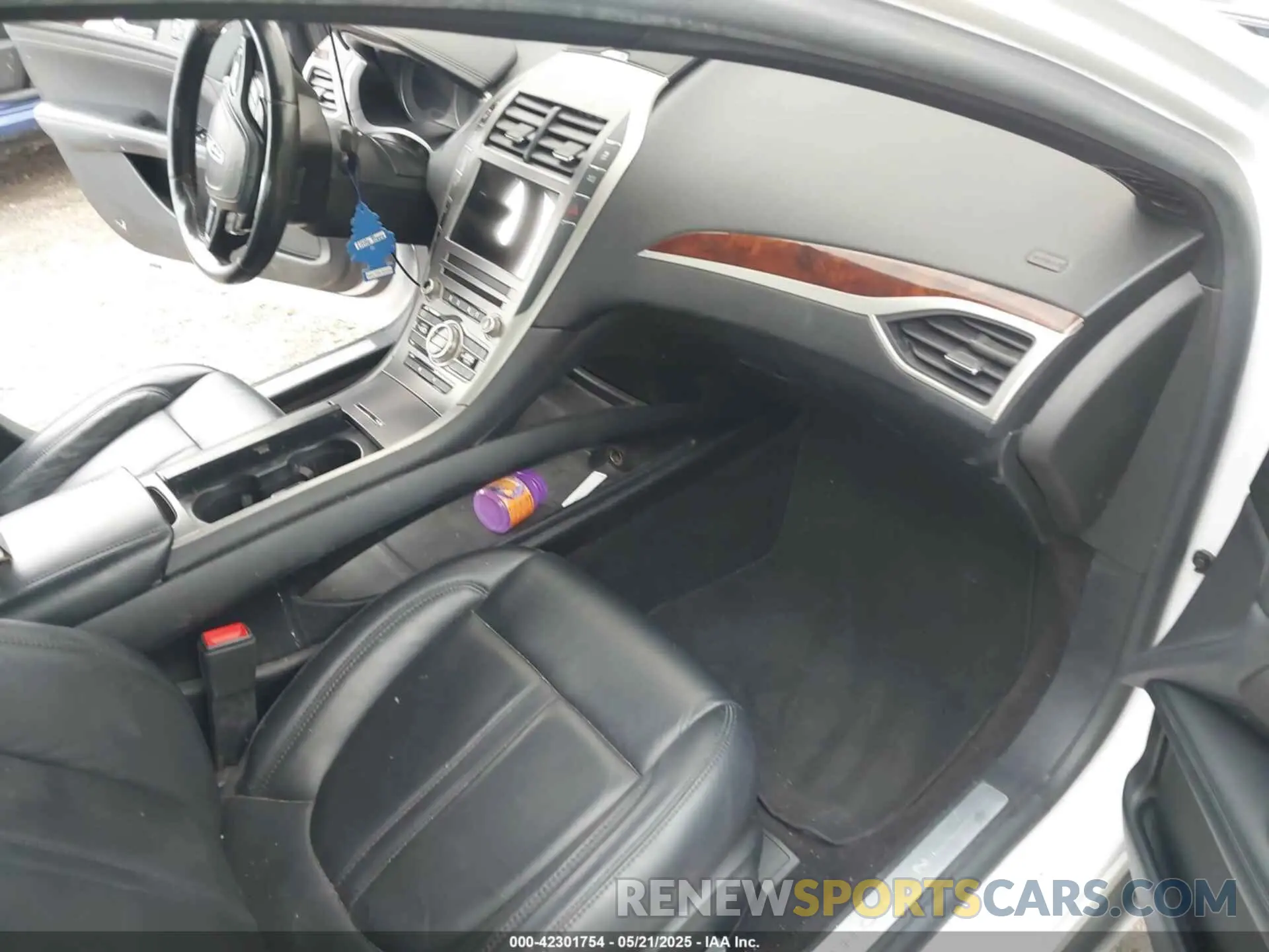 5 Photograph of a damaged car 3LN6L5D91KR606901 LINCOLN MKZ 2019