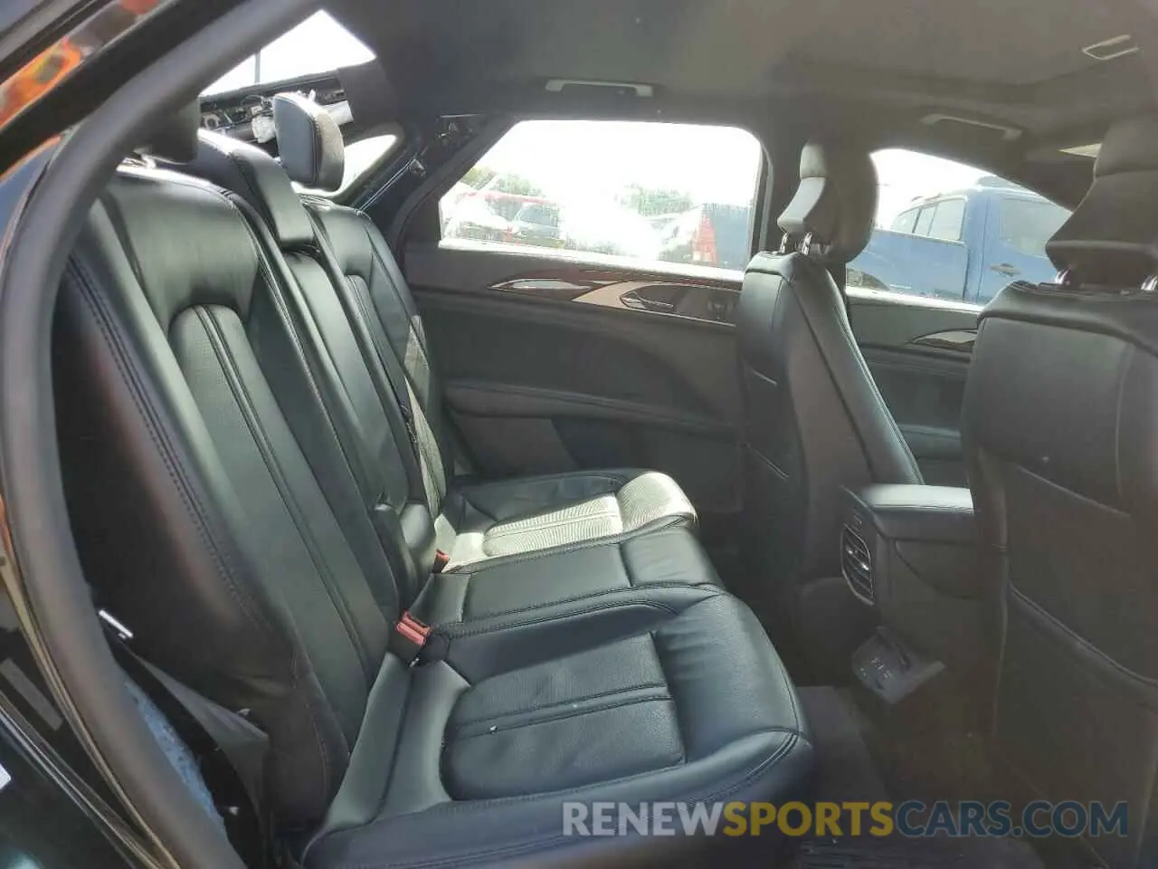10 Photograph of a damaged car 3LN6L5E90KR607021 LINCOLN MKZ 2019