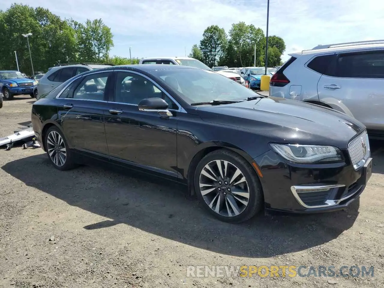 4 Photograph of a damaged car 3LN6L5E90KR607021 LINCOLN MKZ 2019