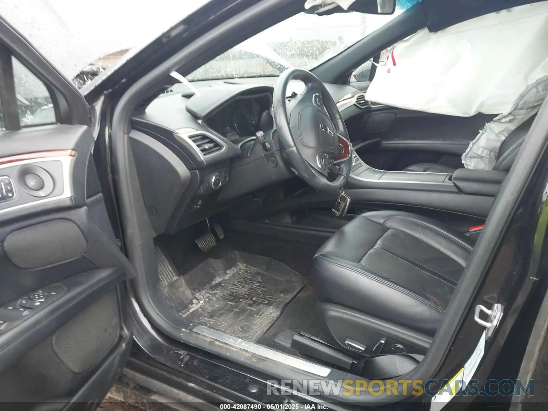 5 Photograph of a damaged car 3LN6L5E93KR602153 LINCOLN MKZ 2019