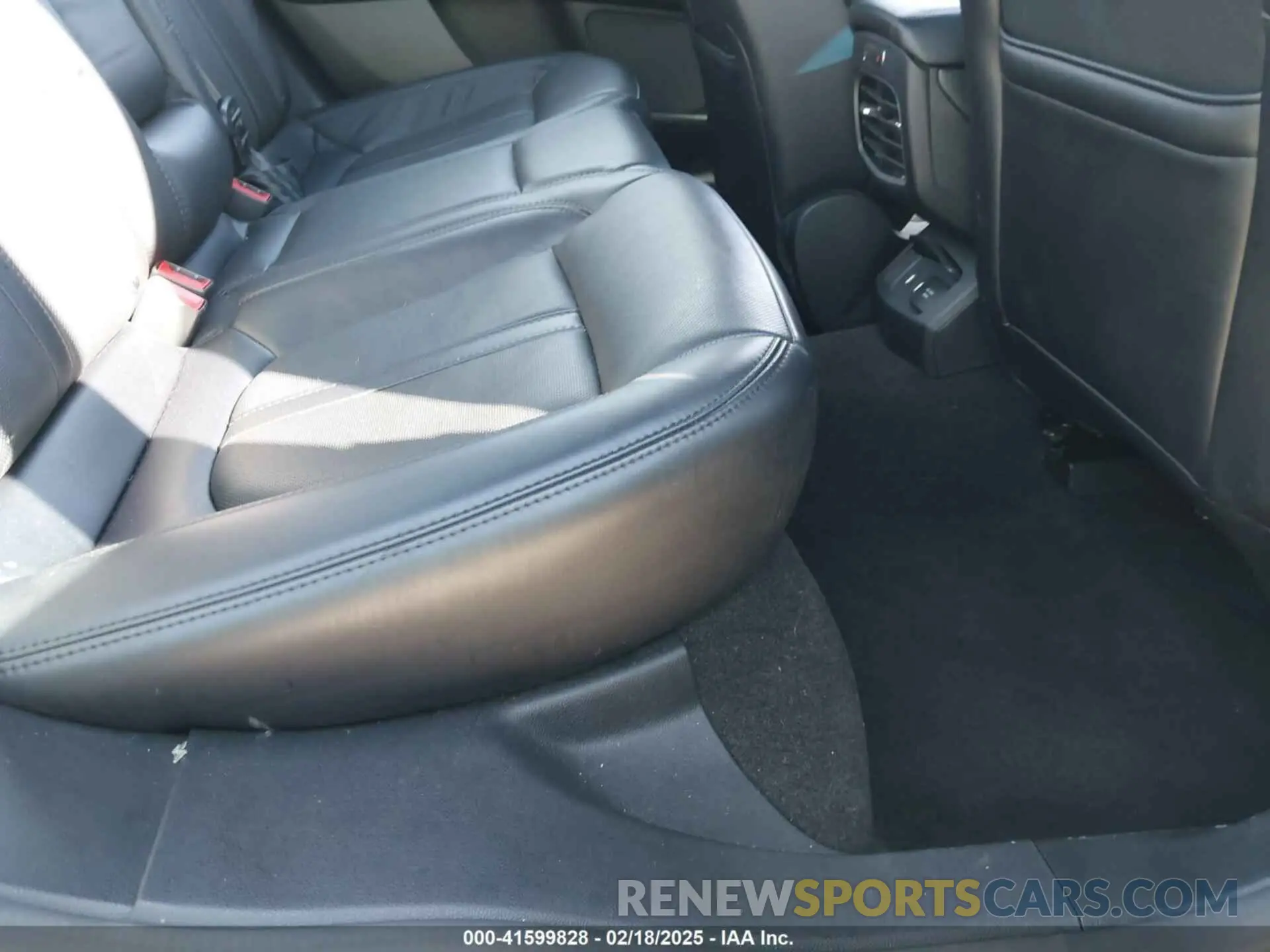 8 Фотография поврежденного автомобиля 3LN6L5E94KR610634 LINCOLN MKZ 2019