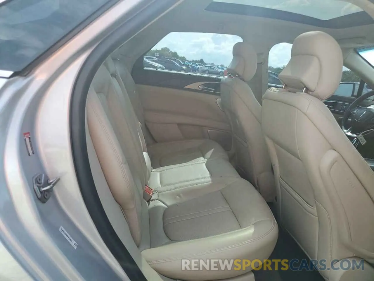 10 Photograph of a damaged car 3LN6L5E96KR614863 LINCOLN MKZ 2019