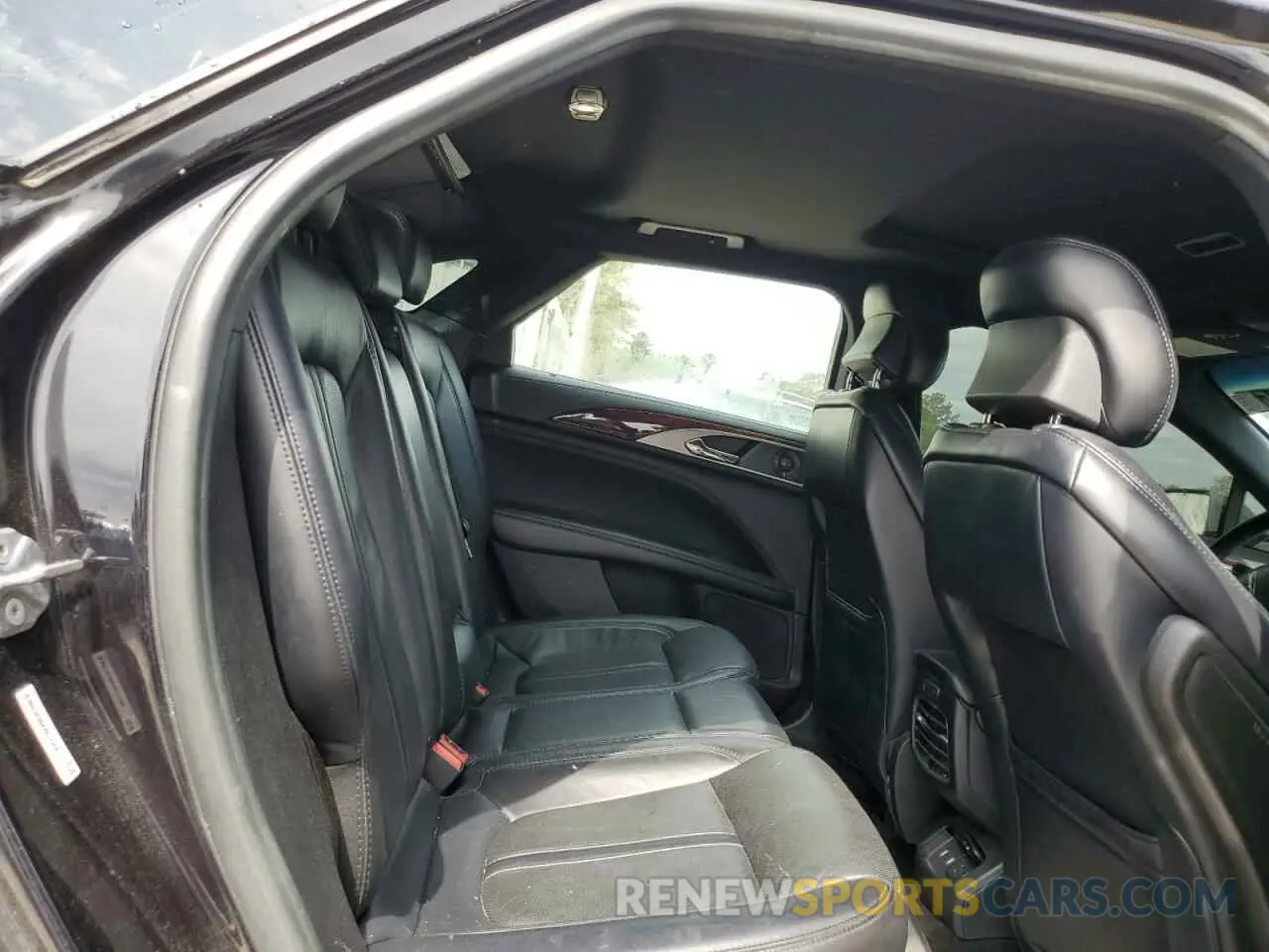 10 Photograph of a damaged car 3LN6L5E98KR617764 LINCOLN MKZ 2019
