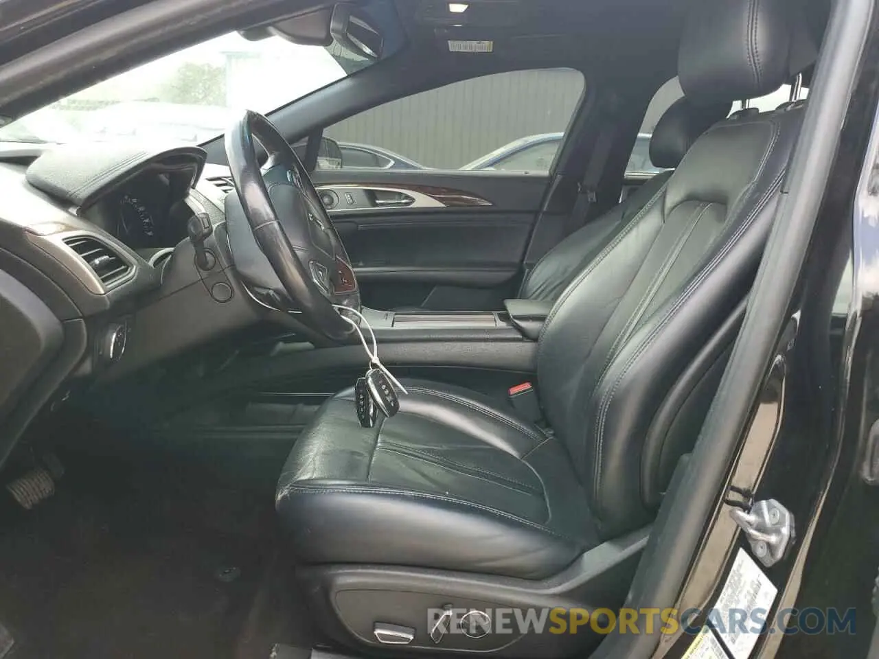 7 Photograph of a damaged car 3LN6L5E98KR617764 LINCOLN MKZ 2019