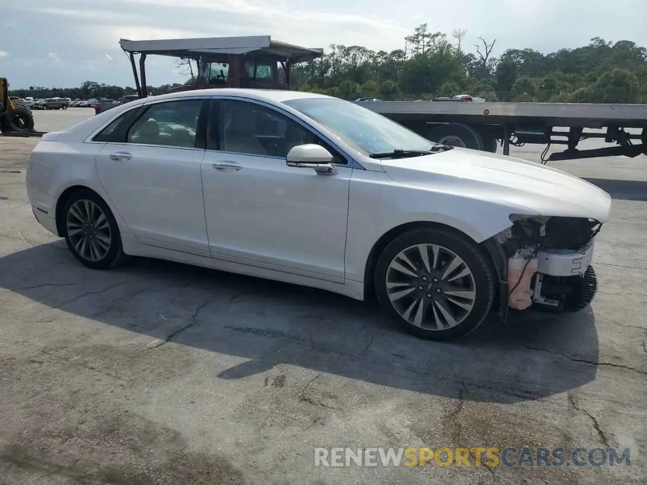 4 Photograph of a damaged car 3LN6L5MU7KR604932 LINCOLN MKZ 2019