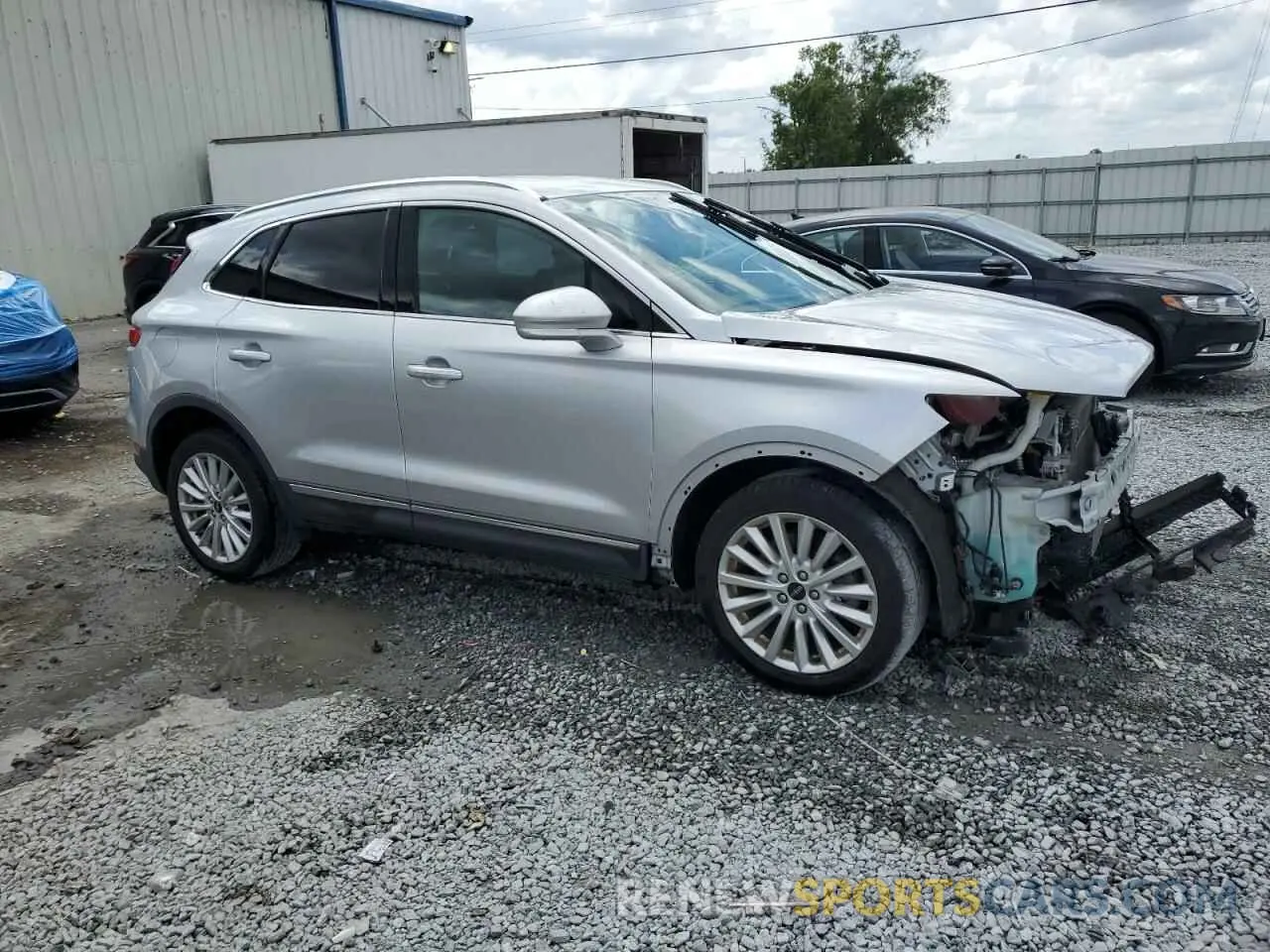 4 Photograph of a damaged car 5LMCJ1C95KUL08943 LINCOLN MKZ 2019