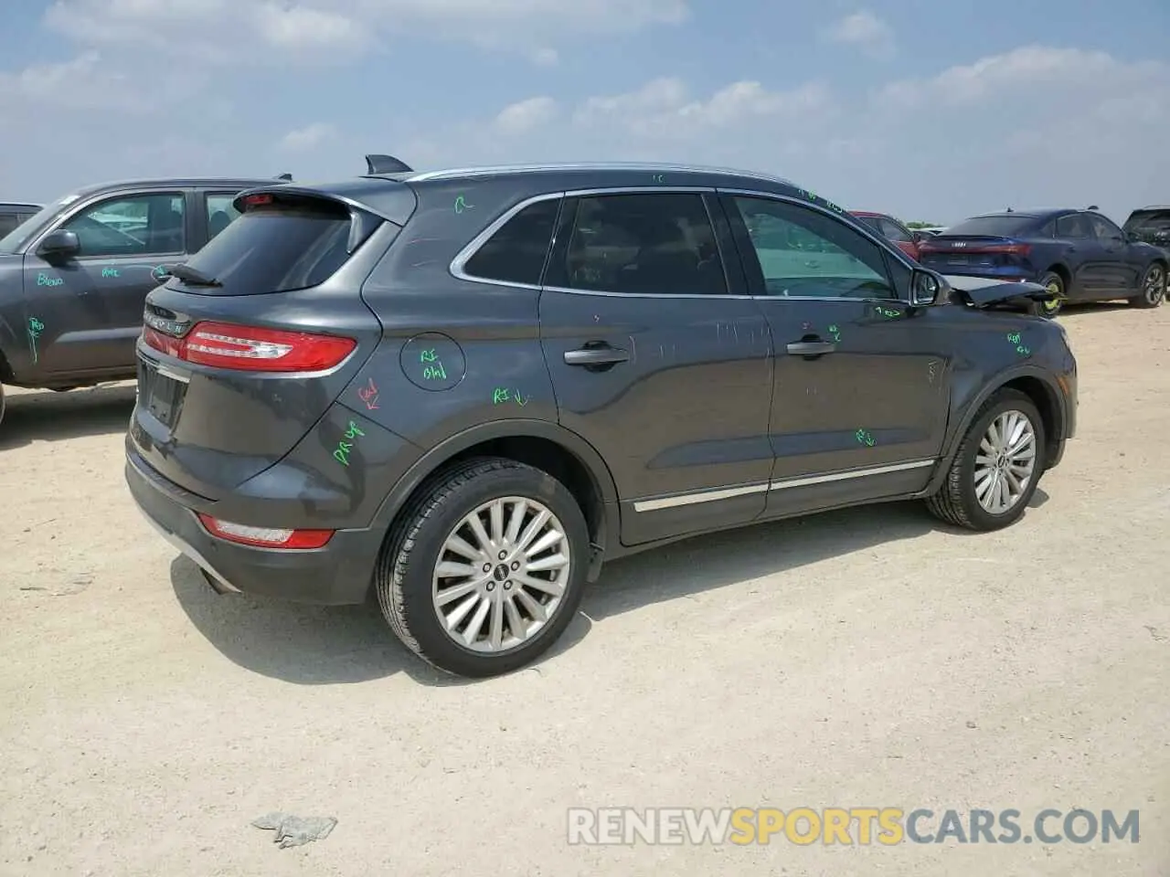 3 Фотография поврежденного автомобиля 5LMCJ1C96KUL12564 LINCOLN MKZ 2019
