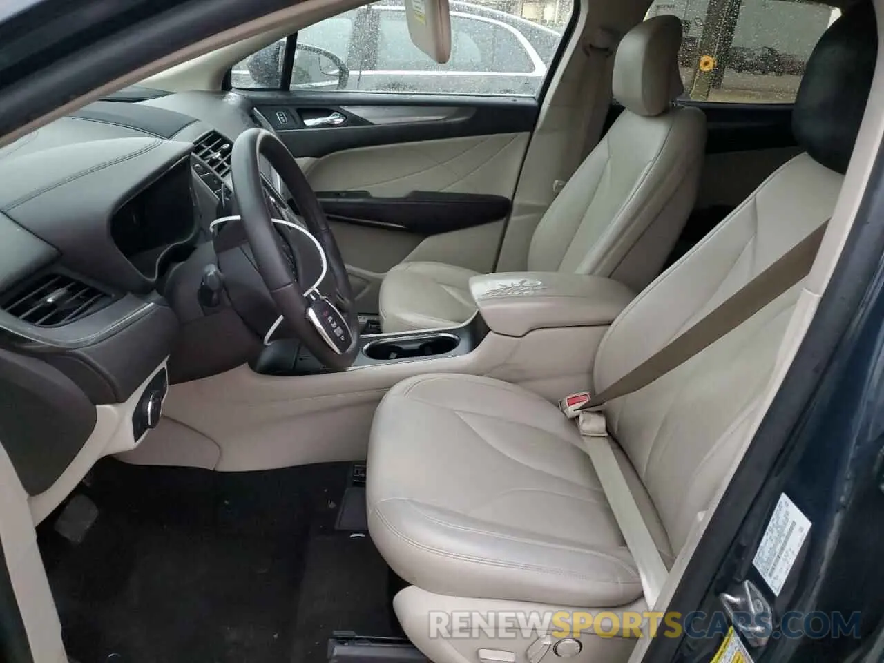 7 Photograph of a damaged car 5LMCJ1C97KUL09981 LINCOLN MKZ 2019