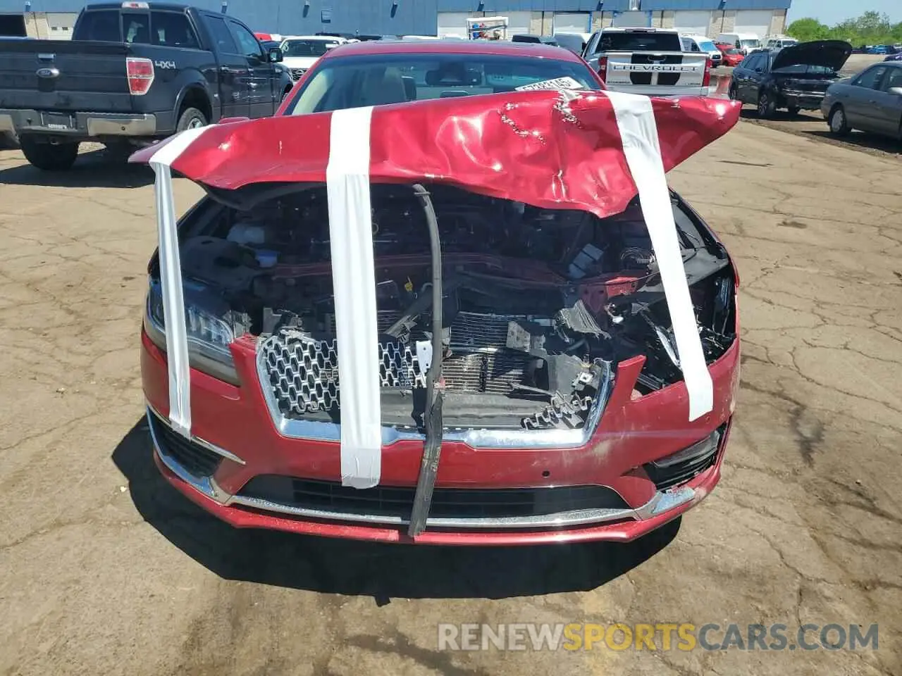 5 Photograph of a damaged car 3LN6L5E90LR619901 LINCOLN MKZ 2020