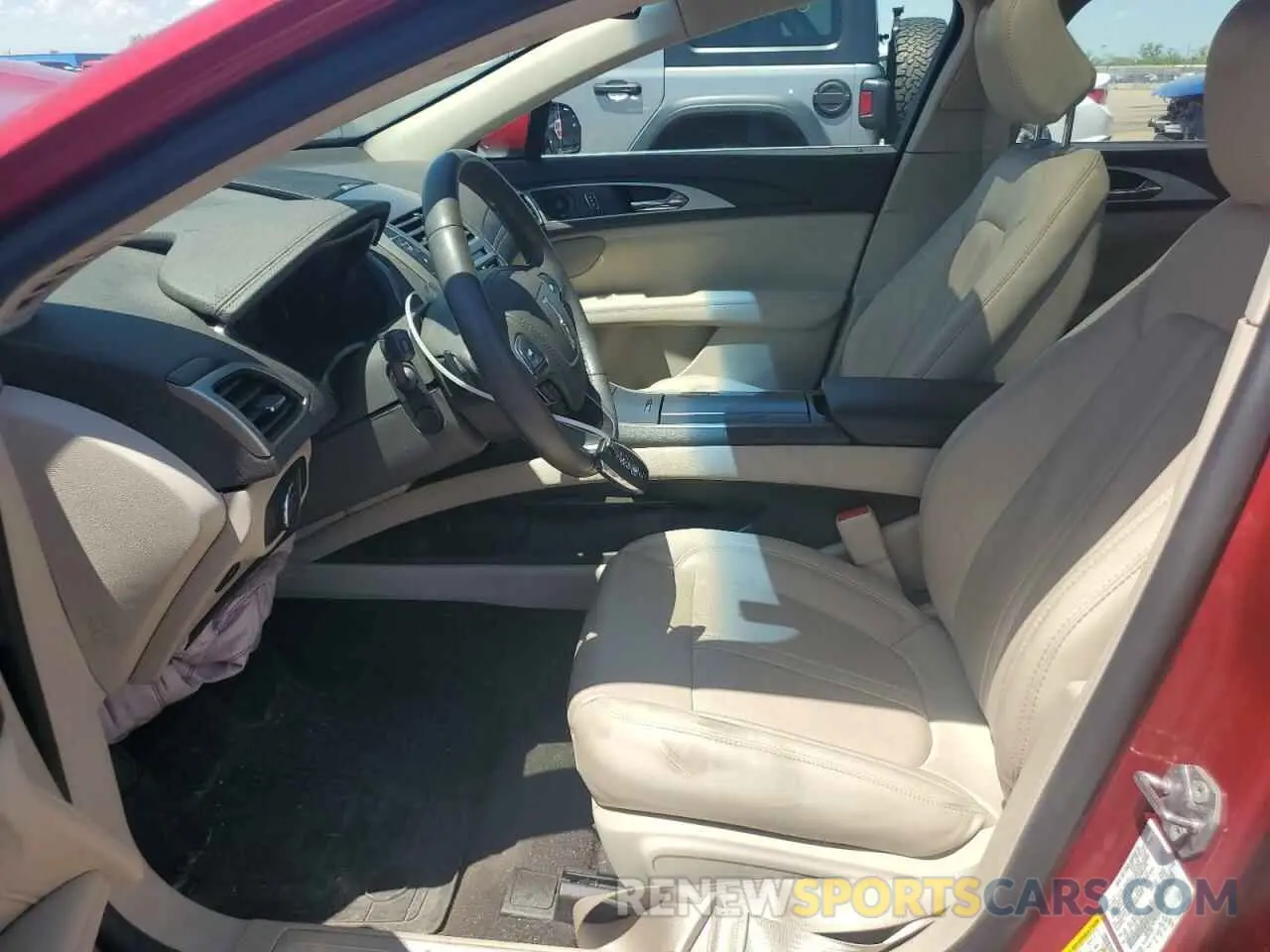 7 Photograph of a damaged car 3LN6L5E90LR619901 LINCOLN MKZ 2020