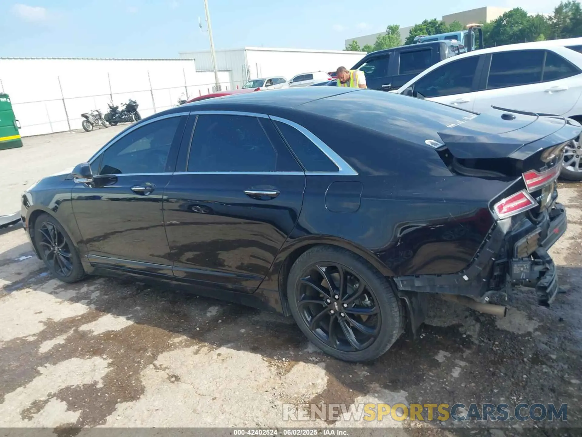 15 Photograph of a damaged car 3LN6L5E92LR609404 LINCOLN MKZ 2020