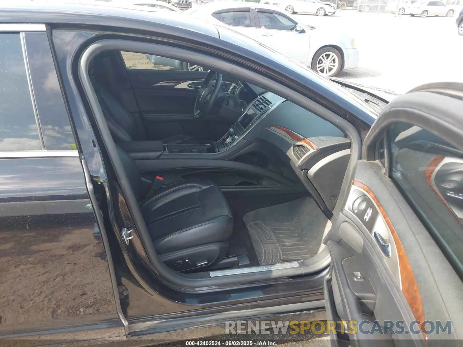 5 Photograph of a damaged car 3LN6L5E92LR609404 LINCOLN MKZ 2020