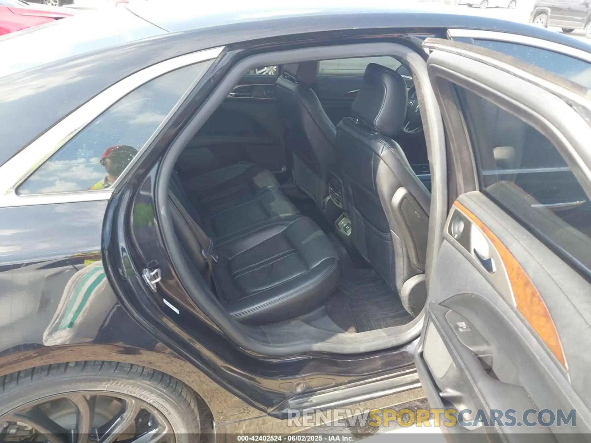 8 Photograph of a damaged car 3LN6L5E92LR609404 LINCOLN MKZ 2020