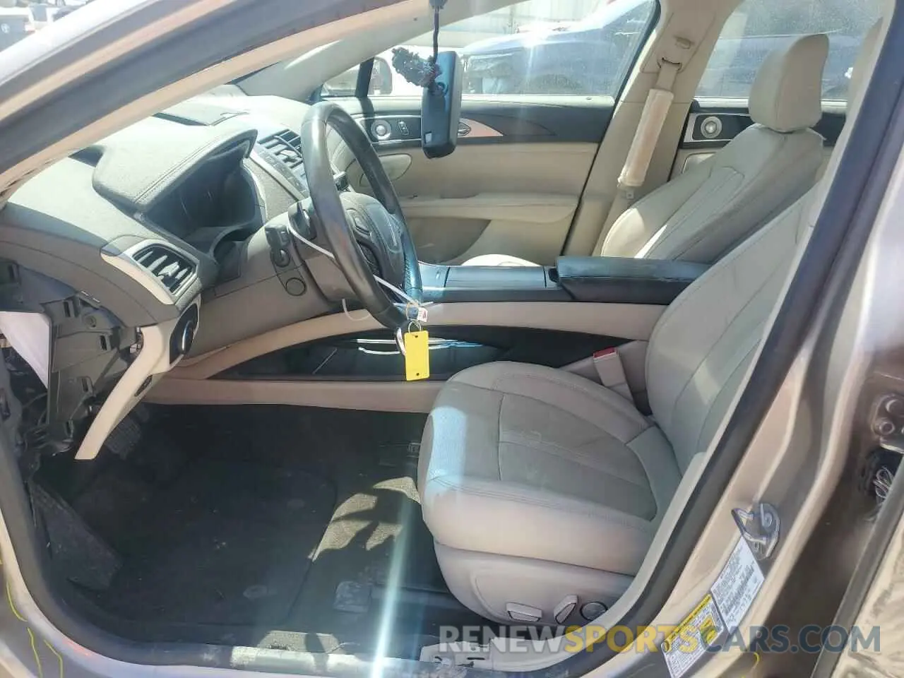 7 Photograph of a damaged car 3LN6L5E93LR614529 LINCOLN MKZ 2020
