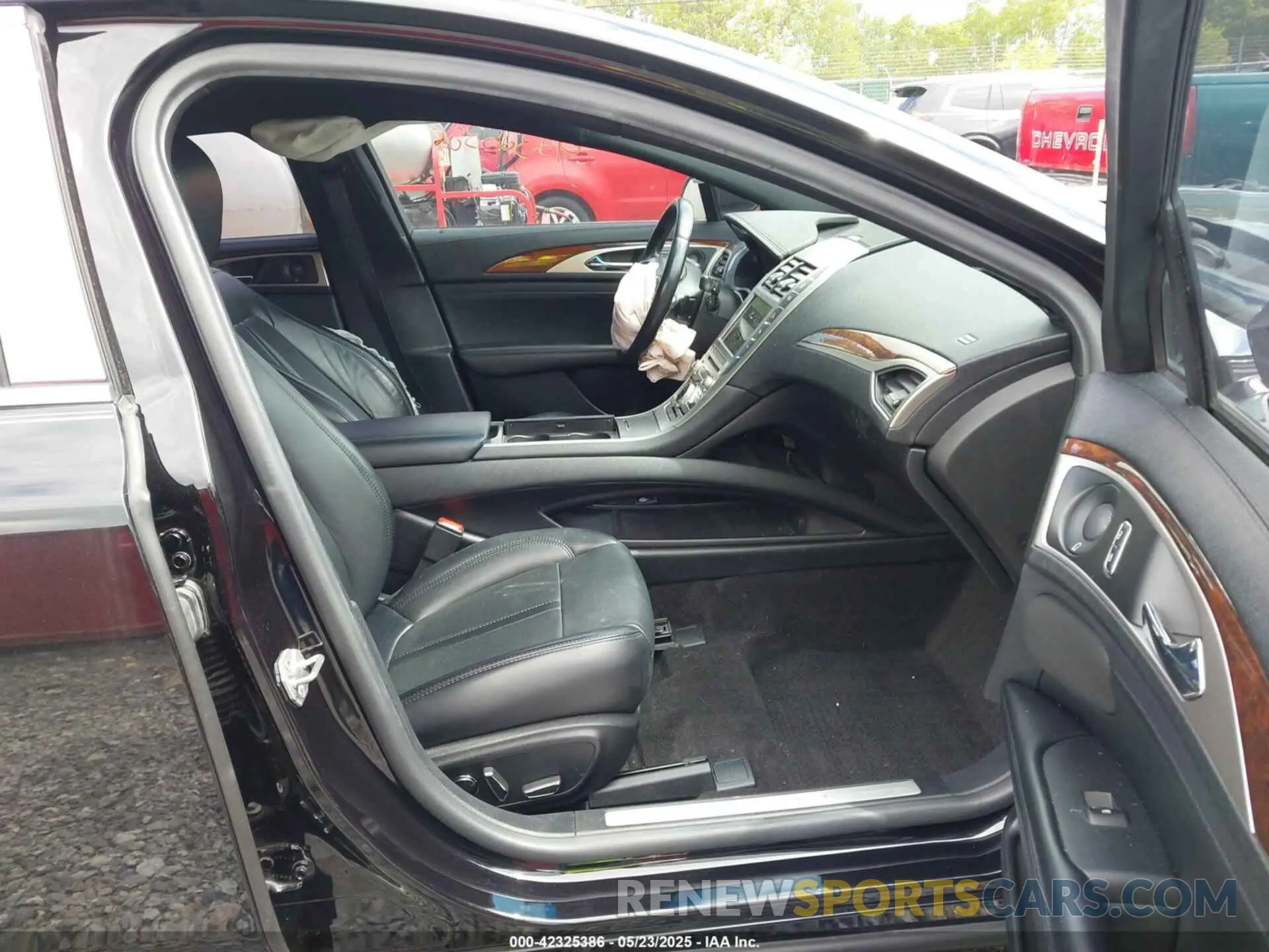 5 Photograph of a damaged car 3LN6L5E94LR602504 LINCOLN MKZ 2020