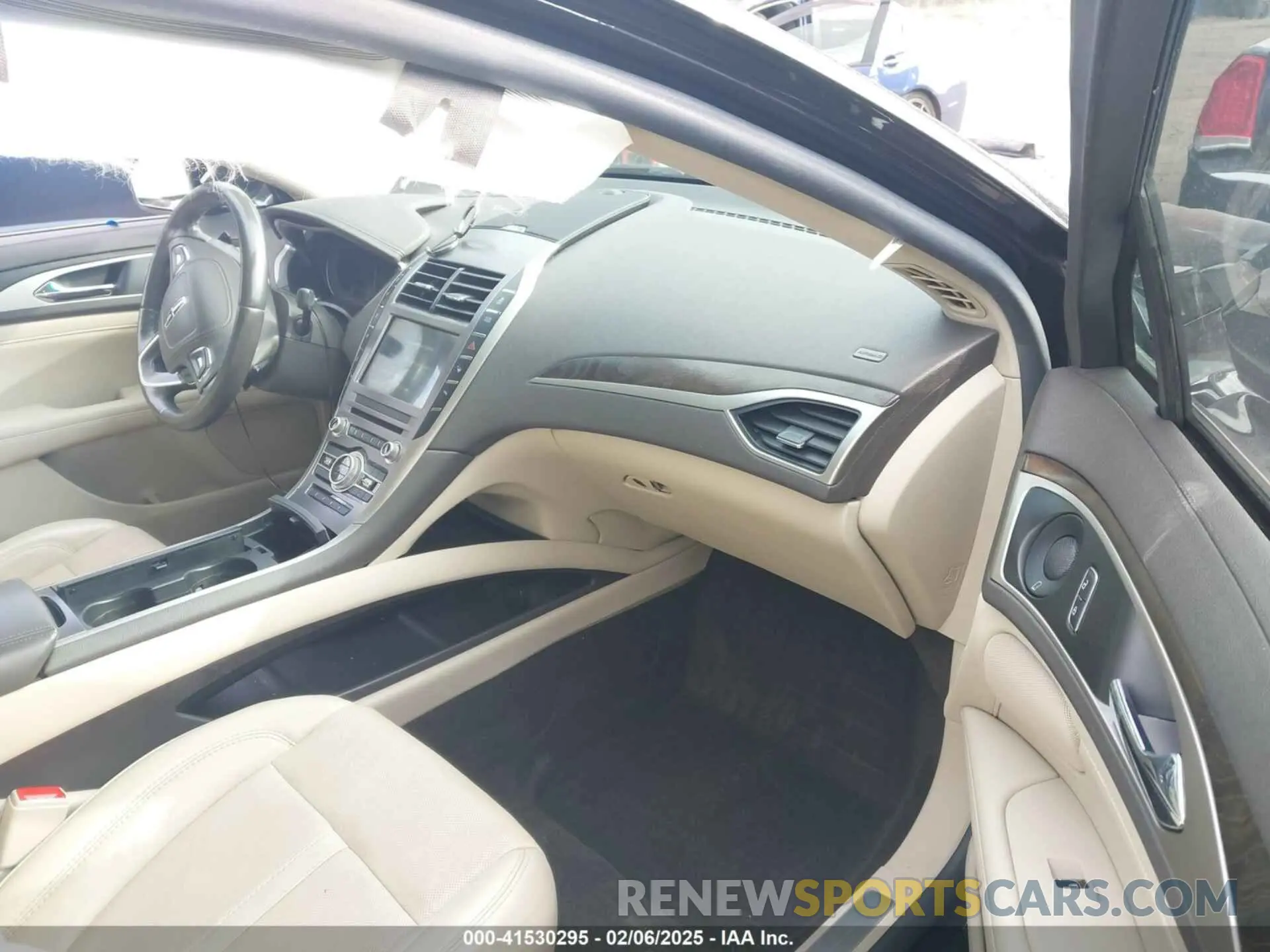5 Photograph of a damaged car 3LN6L5F96LR608237 LINCOLN MKZ 2020