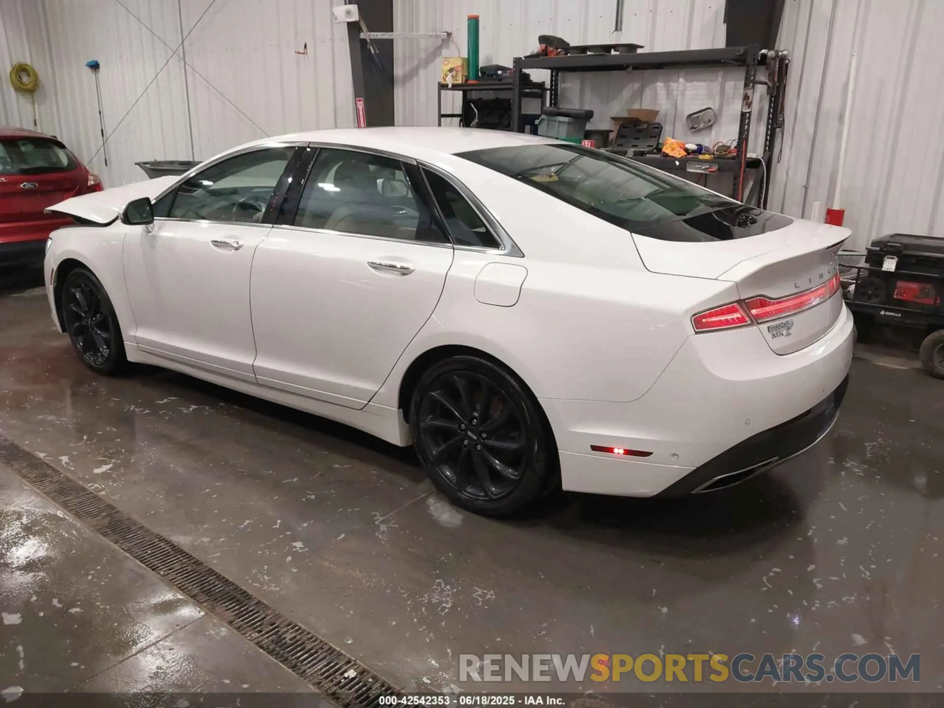 3 Photograph of a damaged car 3LN6L5LU3LR603702 LINCOLN MKZ 2020
