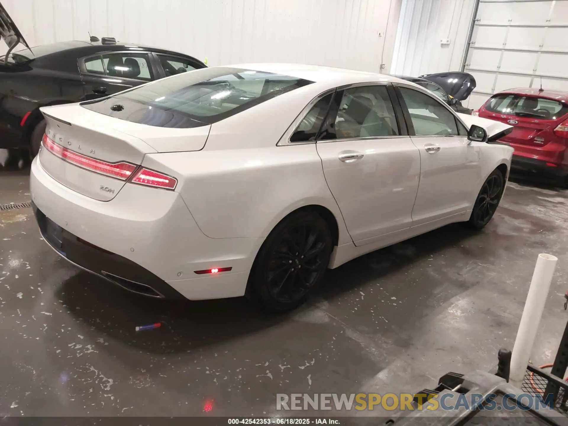 4 Photograph of a damaged car 3LN6L5LU3LR603702 LINCOLN MKZ 2020