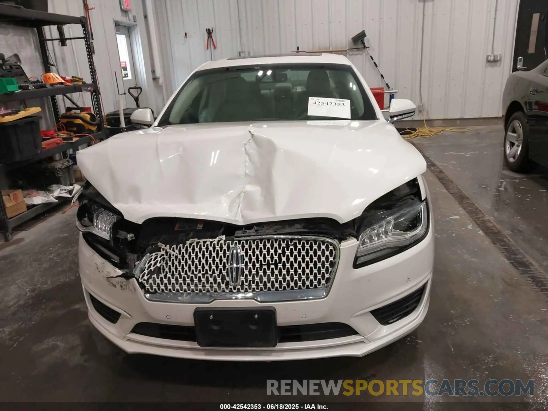 6 Photograph of a damaged car 3LN6L5LU3LR603702 LINCOLN MKZ 2020
