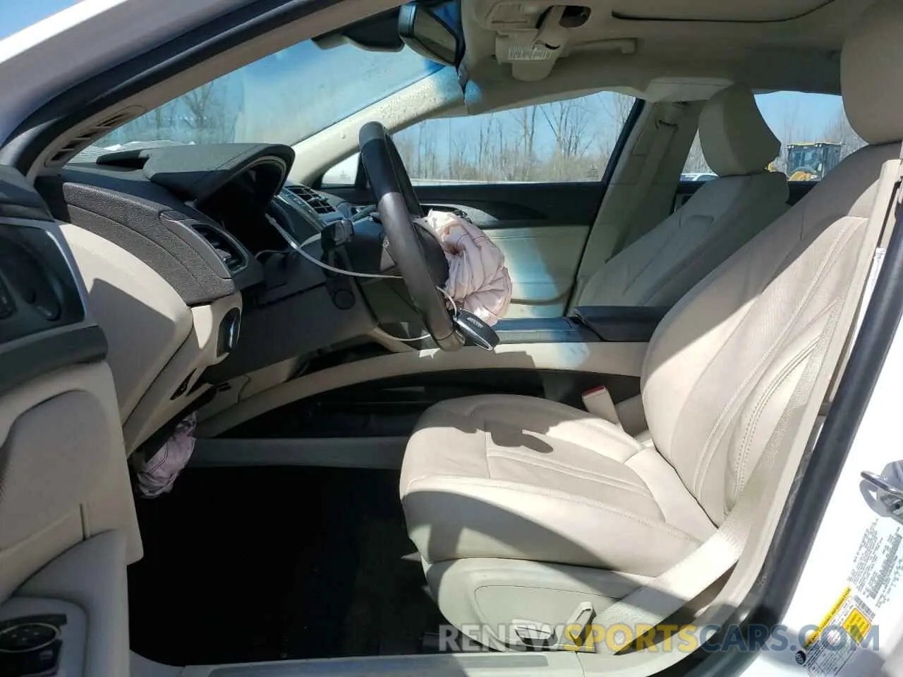 7 Photograph of a damaged car 3LN6L5LU6LR621966 LINCOLN MKZ 2020