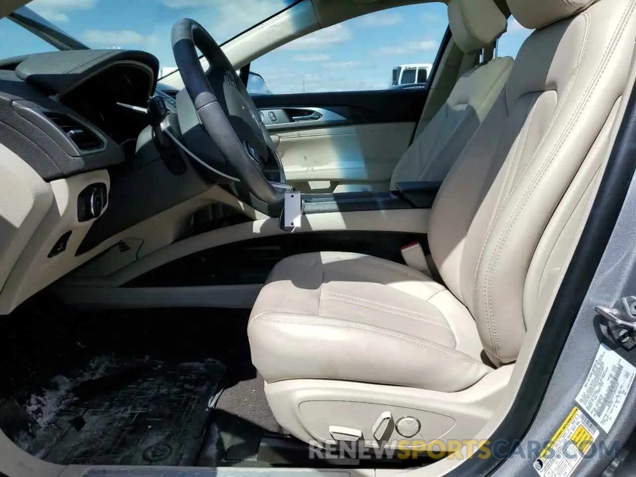 7 Фотография поврежденного автомобиля 3LN6L5LU7LR623127 LINCOLN MKZ 2020