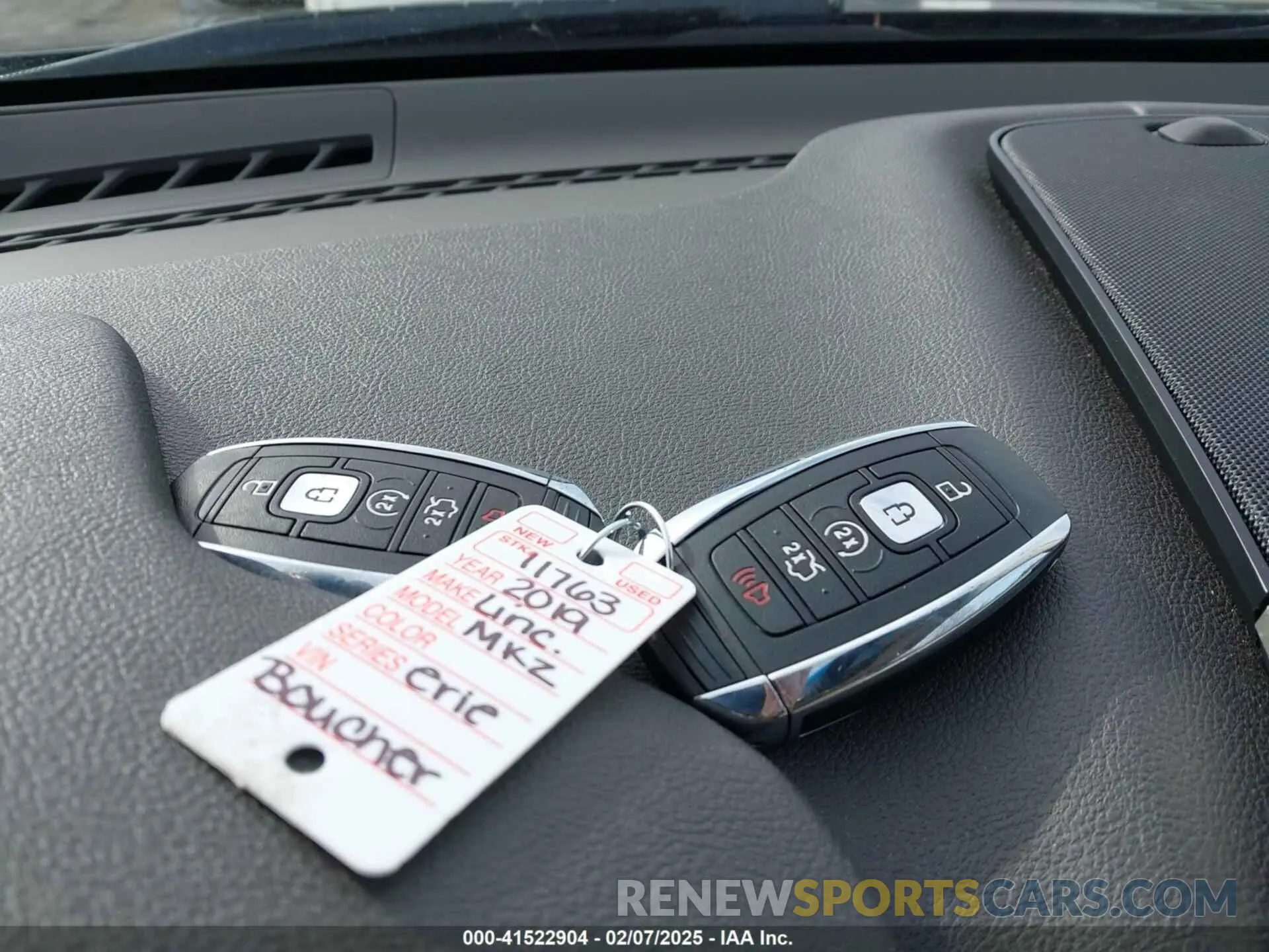 11 Photograph of a damaged car 3LN6L5KU8KR613917 LINCOLN MKZ HYBRID 2019