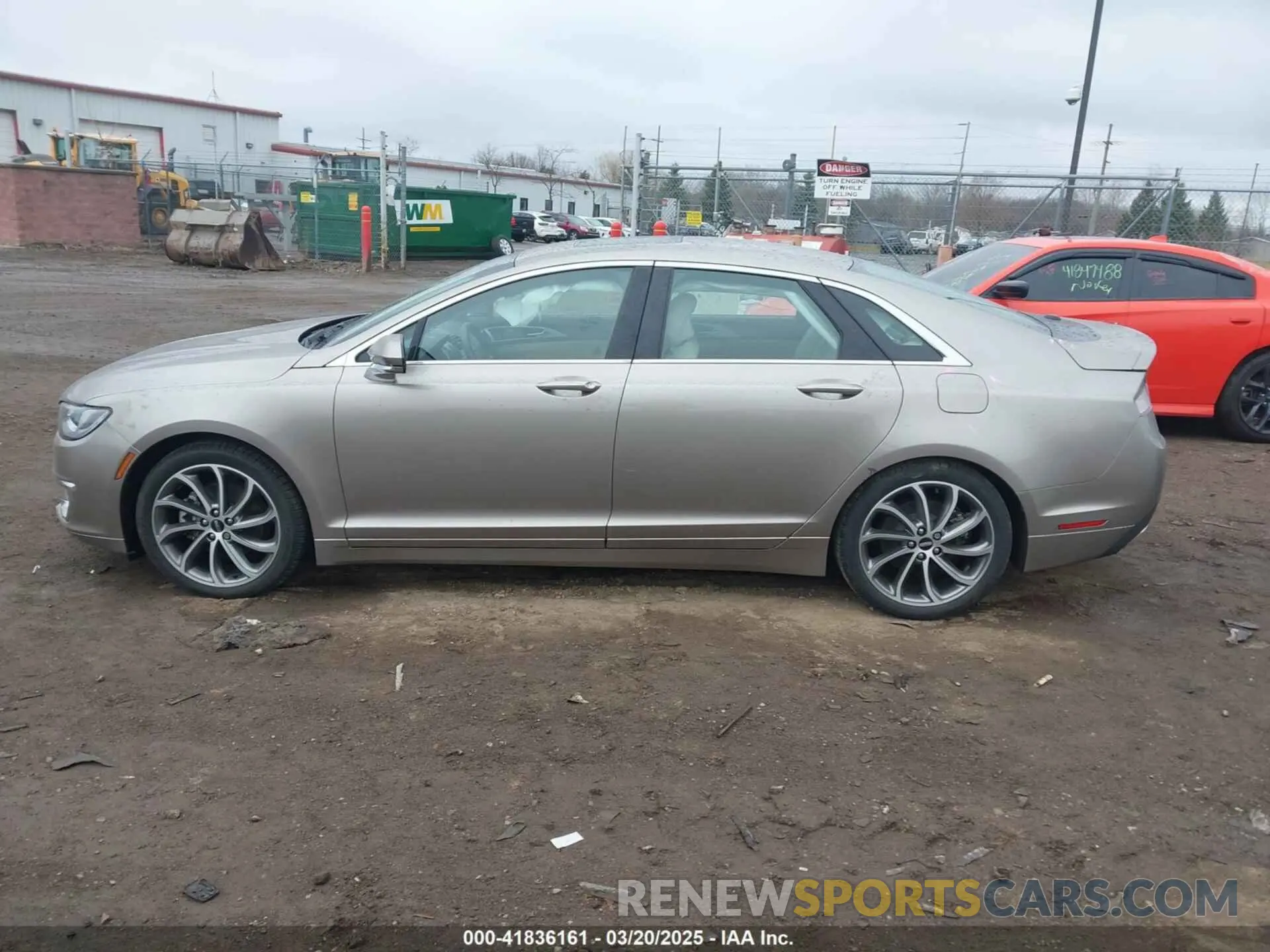 14 Фотография поврежденного автомобиля 3LN6L5LU7KR622008 LINCOLN MKZ HYBRID 2019