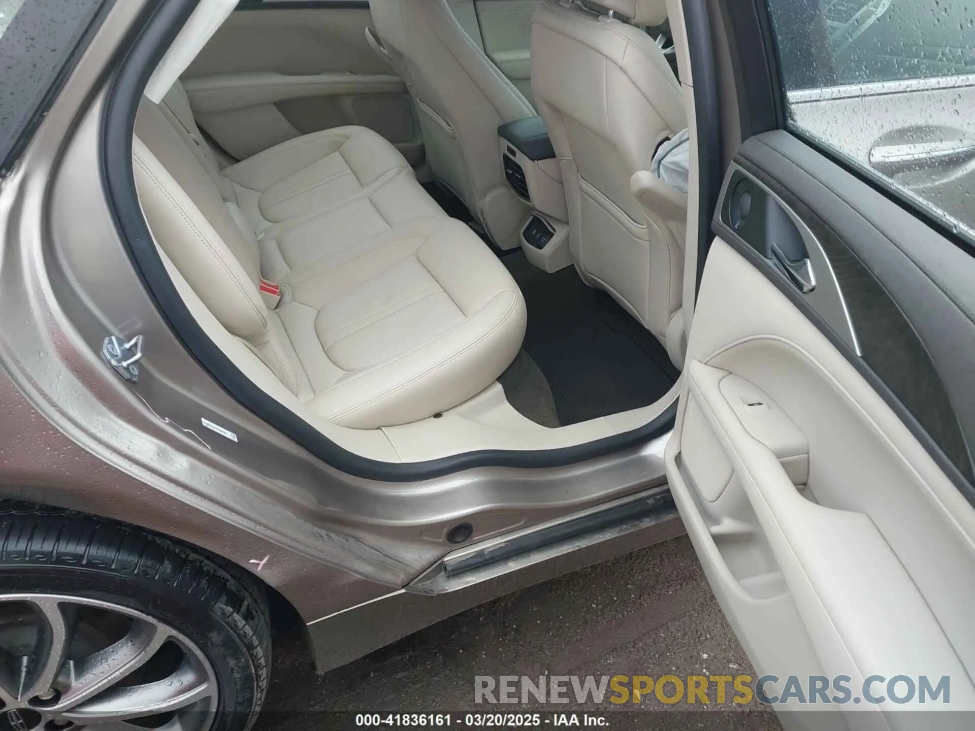 8 Фотография поврежденного автомобиля 3LN6L5LU7KR622008 LINCOLN MKZ HYBRID 2019