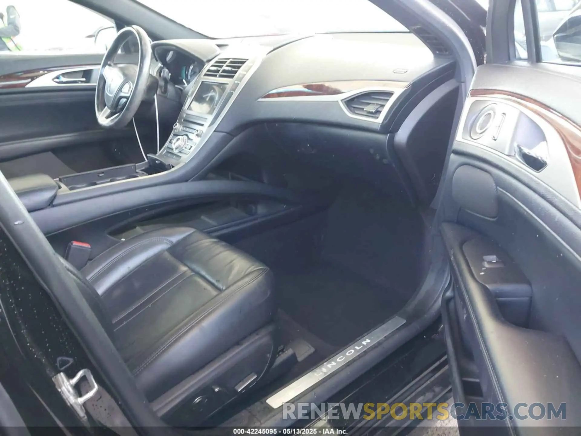 5 Photograph of a damaged car 3LN6L5LU7KR623708 LINCOLN MKZ HYBRID 2019
