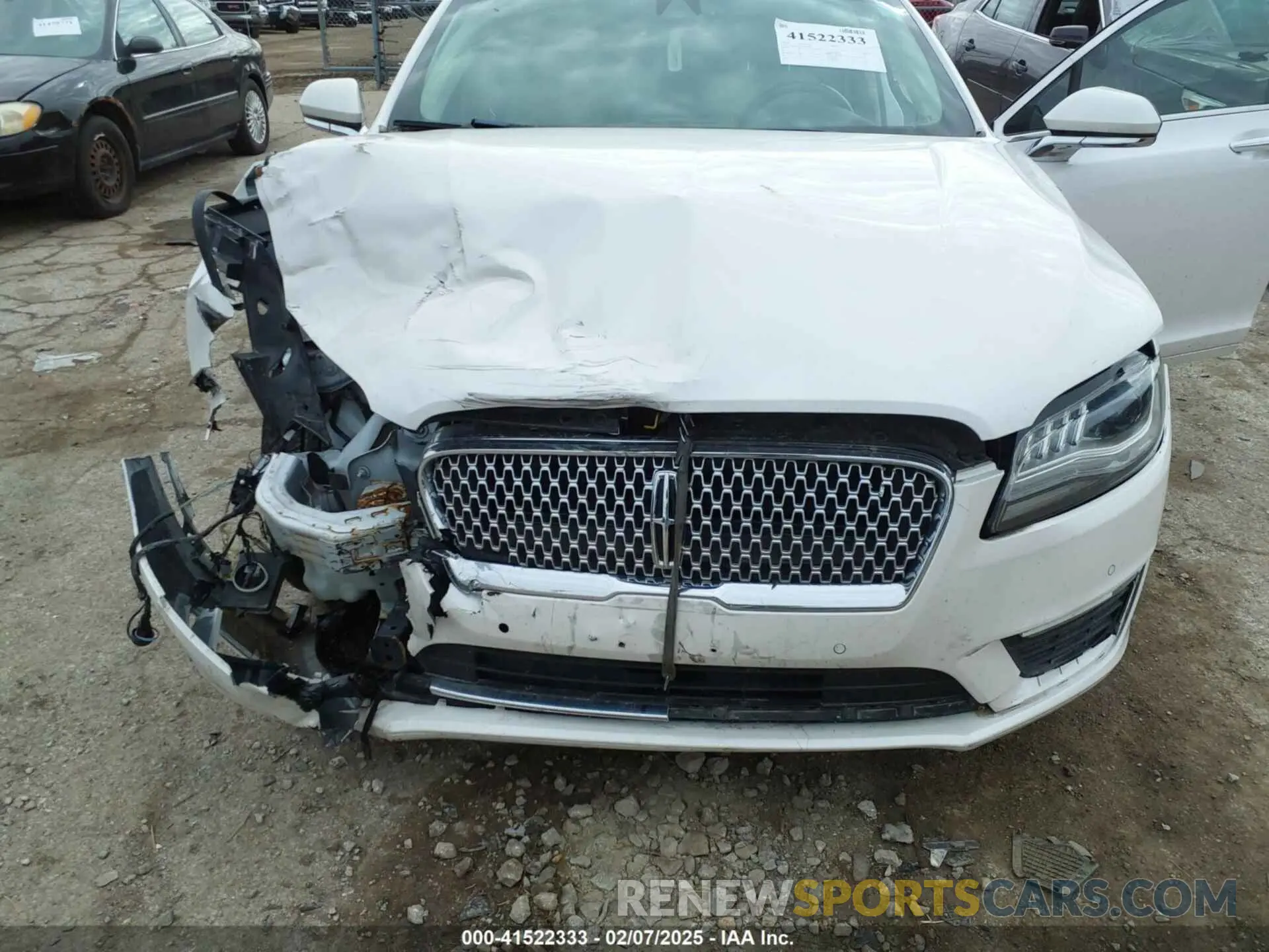 18 Photograph of a damaged car 3LN6L5MU1KR631351 LINCOLN MKZ HYBRID 2019