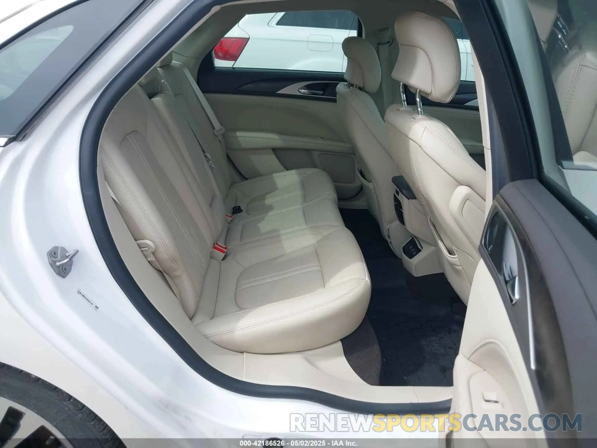 8 Photograph of a damaged car 3LN6L5MUXKR632126 LINCOLN MKZ HYBRID 2019