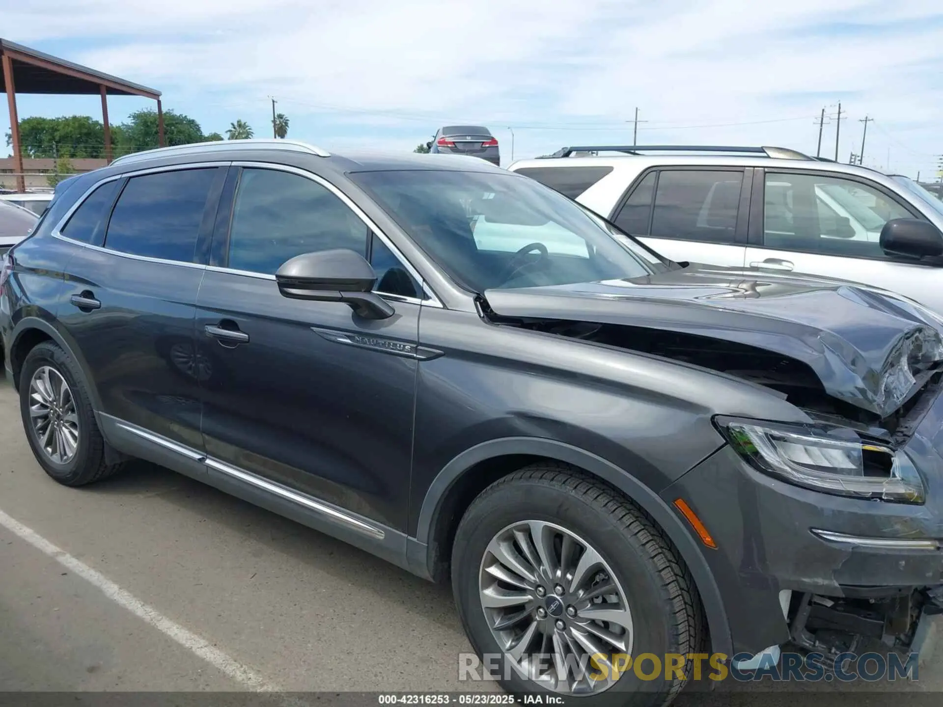 14 Photograph of a damaged car 2LMPJ6K96KBL32682 LINCOLN NAUTILUS 2019