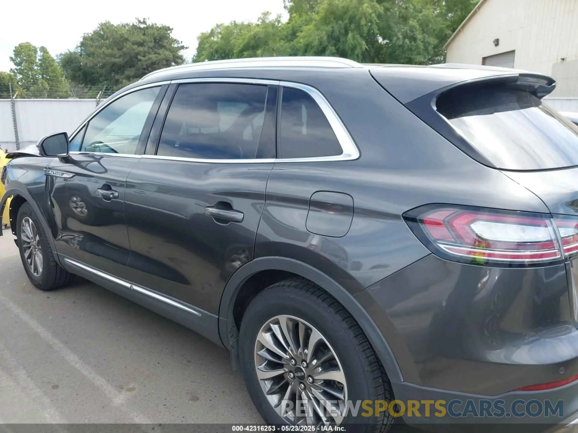 15 Photograph of a damaged car 2LMPJ6K96KBL32682 LINCOLN NAUTILUS 2019