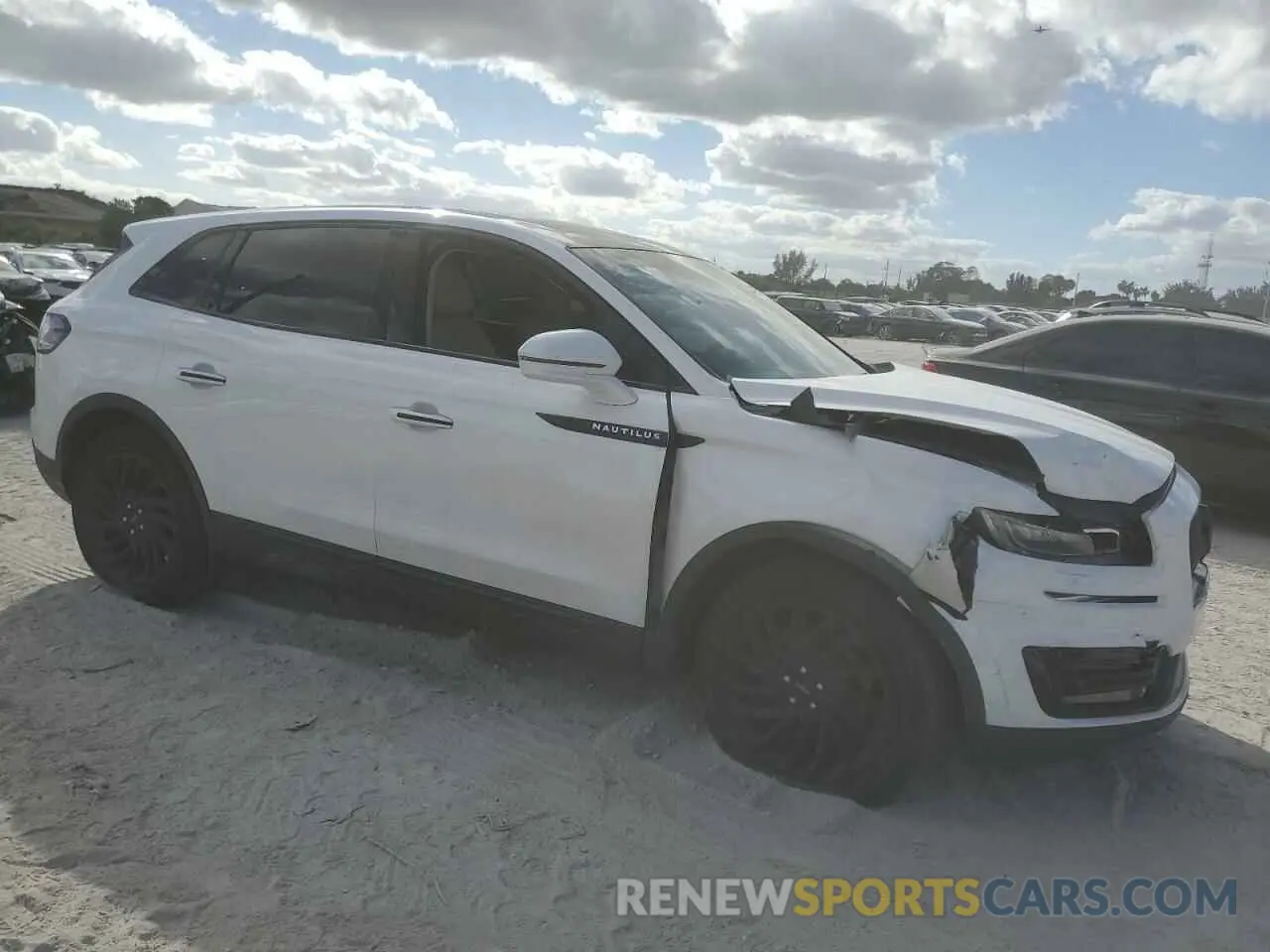 4 Photograph of a damaged car 2LMPJ6L92KBL40843 LINCOLN NAUTILUS 2019