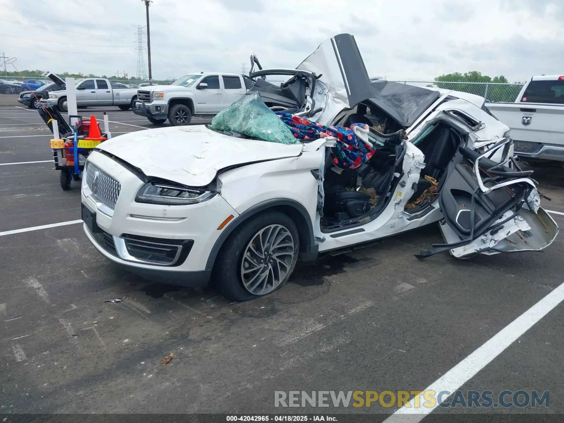 2 Photograph of a damaged car 2LMPJ6L94KBL21159 LINCOLN NAUTILUS 2019