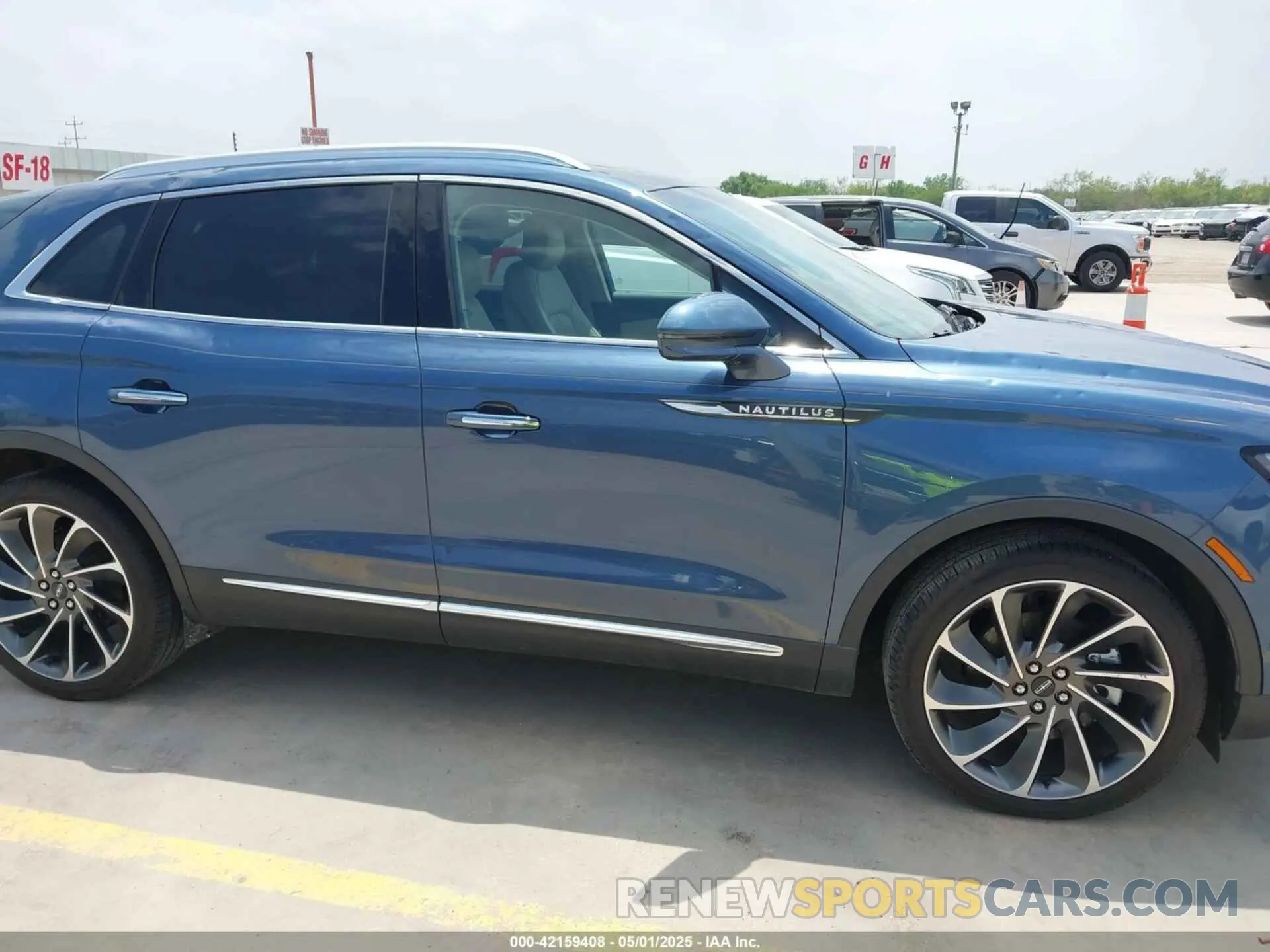 13 Photograph of a damaged car 2LMPJ6L95KBL42845 LINCOLN NAUTILUS 2019